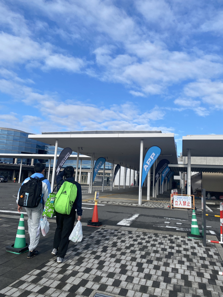 会場入口 APPの旗が並ぶ日硝ハイウエーアリーナ